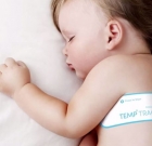 Умный термометр TempTraq ведет круглосуточный мониторинг температуры тела ребенка