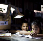 Лампа, которая работает от бактерий, для перуанских деревень