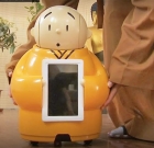 Буддистский храм проповедует с помощью робота, который знает, в чем смысл жизни