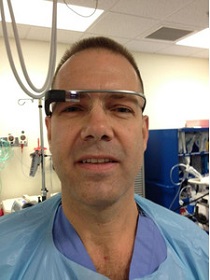 Доктор Рафаэль Гроссман использовал Google Glass во время хирургической процедуры