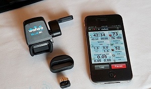 При помощи датчика скорости и каденса Wahoo BlueSC можно измерять скорость езды, частоту вращения педалей, количество сожженных калорий, пройденную дистанцию и другие показатели велотренировок. 