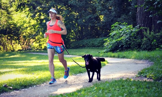 http://medgadgets.ru/wp-content/uploads/2014/07/How-to-run-with-a-dog-Jennifer-and-Ruby.jpg