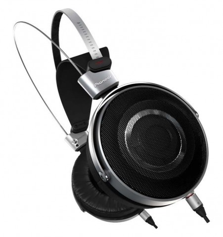 pioneers-se-master1-premium-headphones-2-690x734-451x480