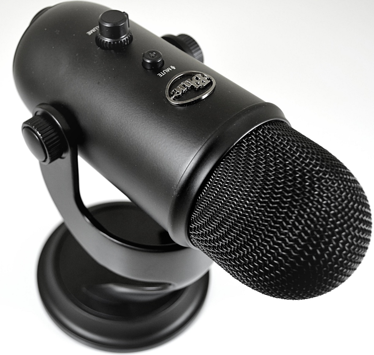 Купить Blue Microphones Yeti (Blackout) - выгодная цена на Blue