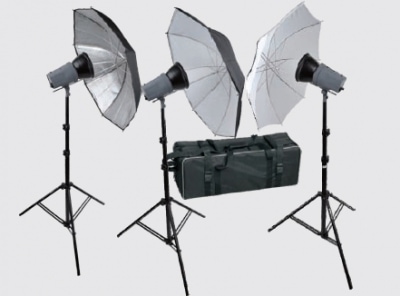 Комплект Fancier FAN004BW Комплект студийного света c тремя вспышками 200Дж и зонтами