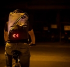 Еще один светящийся рюкзак попытается сделать вашу жизнь безопасней